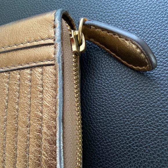 Burberry Gold ZIP Around Wallet - Picture 5 of 7